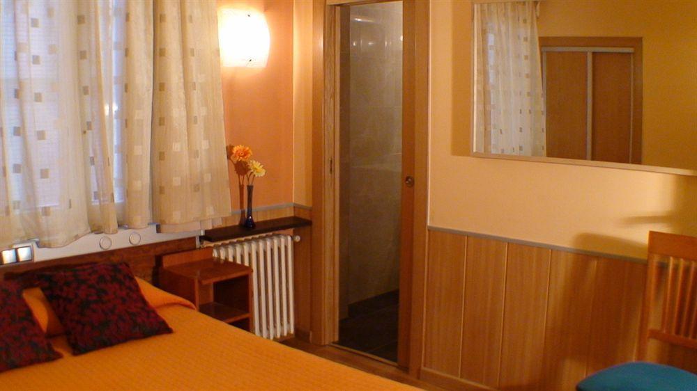 Hostal El Carmen Сарагоса Экстерьер фото