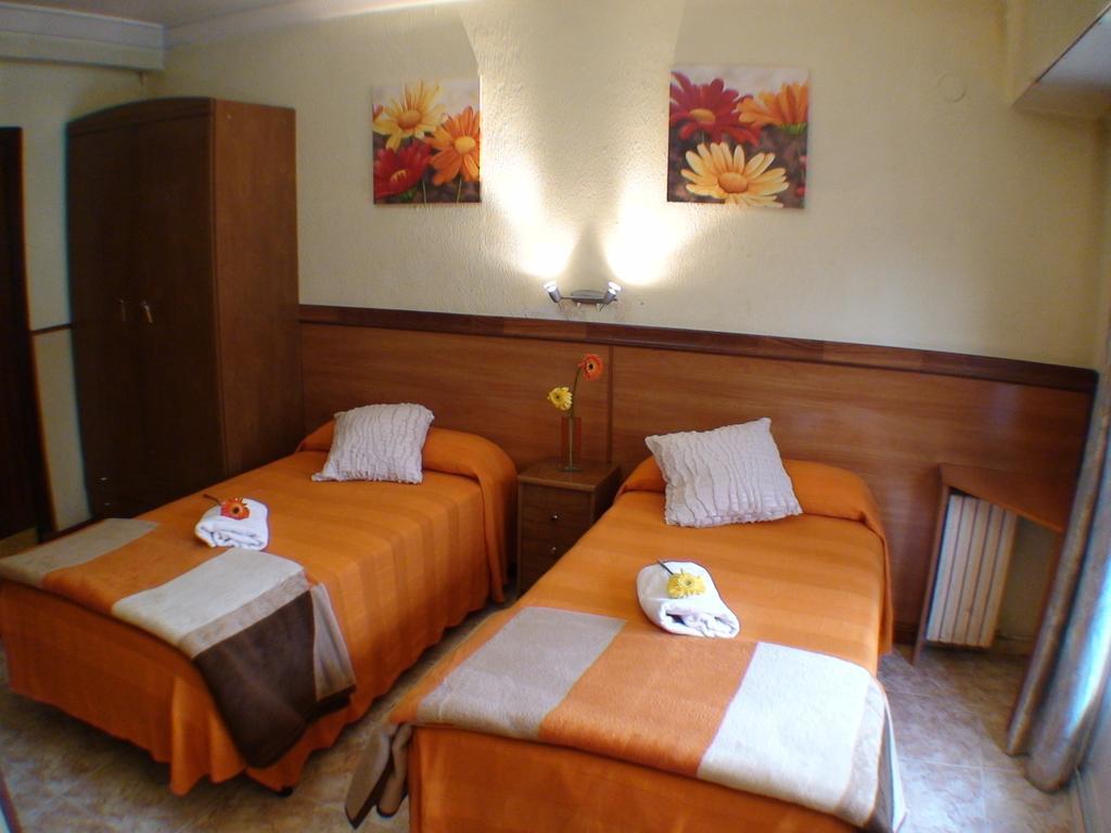 Hostal El Carmen Сарагоса Экстерьер фото