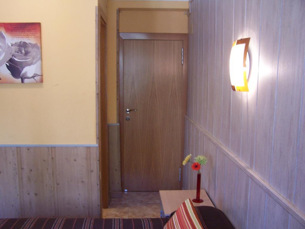 Hostal El Carmen Сарагоса Экстерьер фото